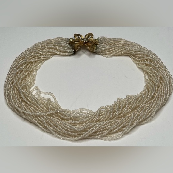 Vintage Luxurious Multi-Strand Pearl Necklace with Gold Bow Clasp - Picture 4 of 14